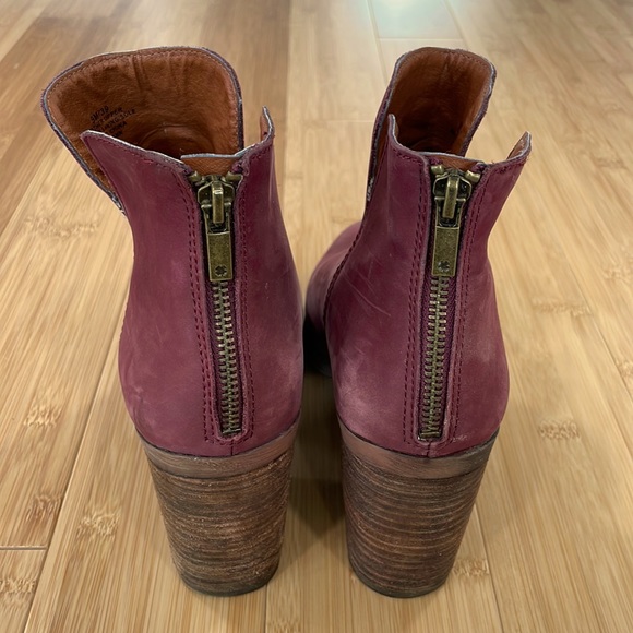 Lucky brand distressed booties - size 9 - Picture 4 of 7